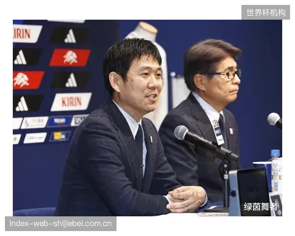 森保一或围绕中后卫板仓滉设计定位球战术，以应对荷兰队的身高优势。